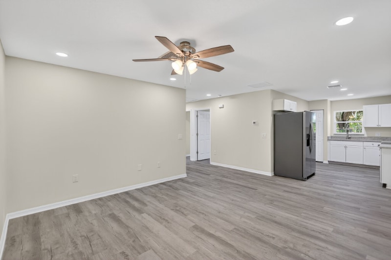 Building Photo - 916 23rd St E