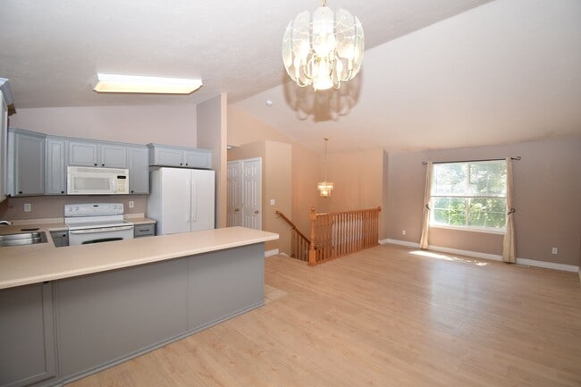 Building Photo - Amazing 3 Bedroom 2.5 Bathroom in SLC!!!