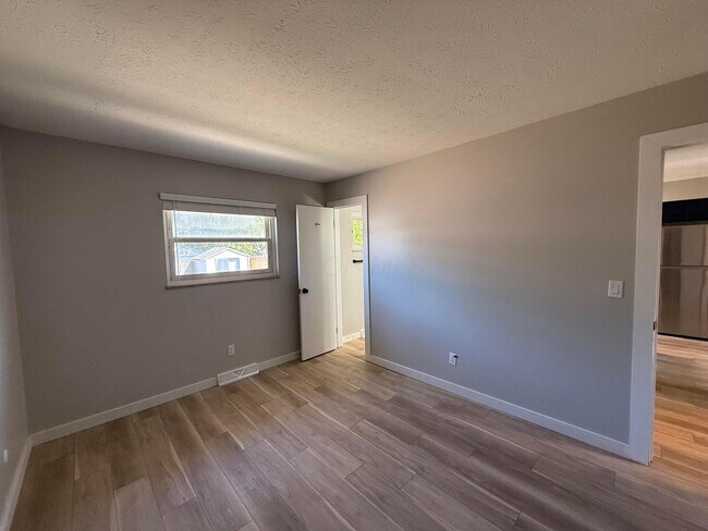 Building Photo - 480 Diven Ln