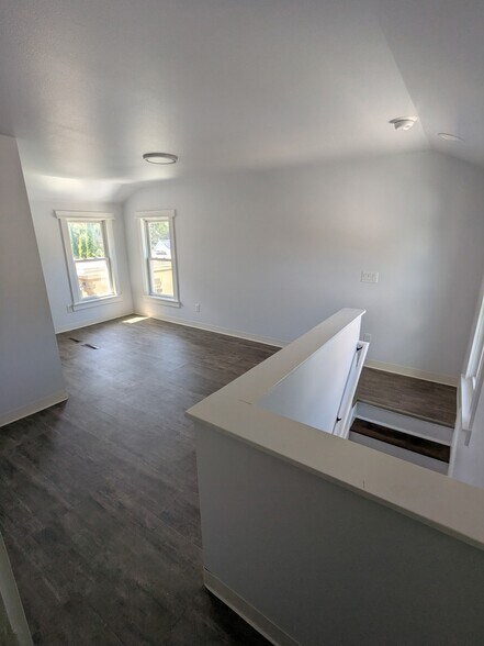 Building Photo - 602-604-604 S 9th St