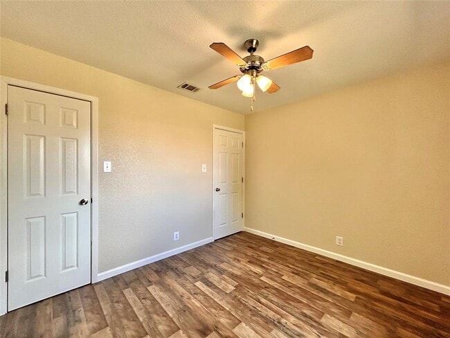 Building Photo - 1306 Troy Ln