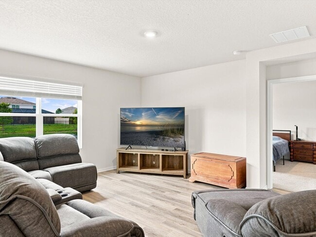Building Photo - Unfurnished Annual Rental
