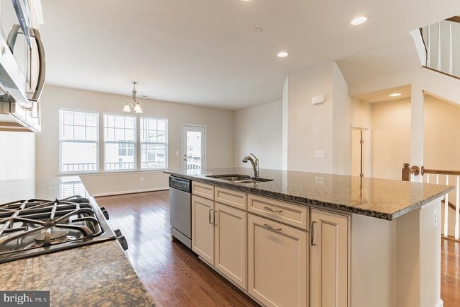 Building Photo - 25621 Pleasant Valley Rd