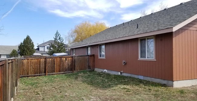 Building Photo - 3 Bed Home with Covered Patio & Fenced Yard!