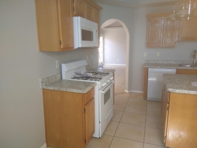 Building Photo - 3920 Tierra Marfil Rd
