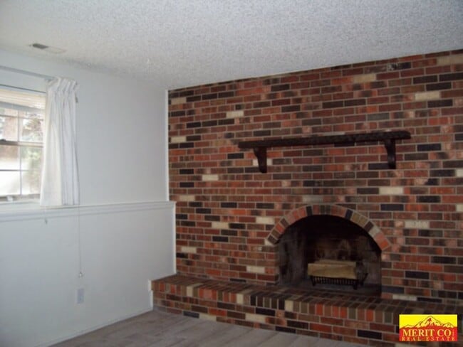 Building Photo - Single Family Home