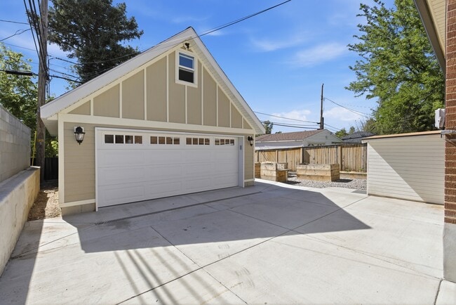Building Photo - 2254 S Texas St