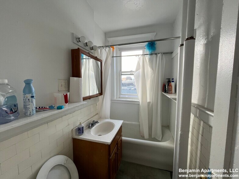 Building Photo - 1111 Boylston St