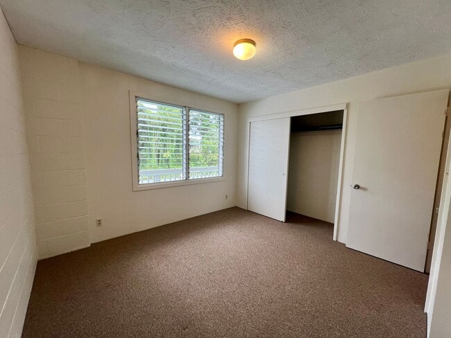 Building Photo - 272 Kapiolani St