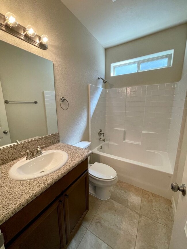 Building Photo - Beautiful 3 Bedroom Home in Southern Vistas w/ Solar!