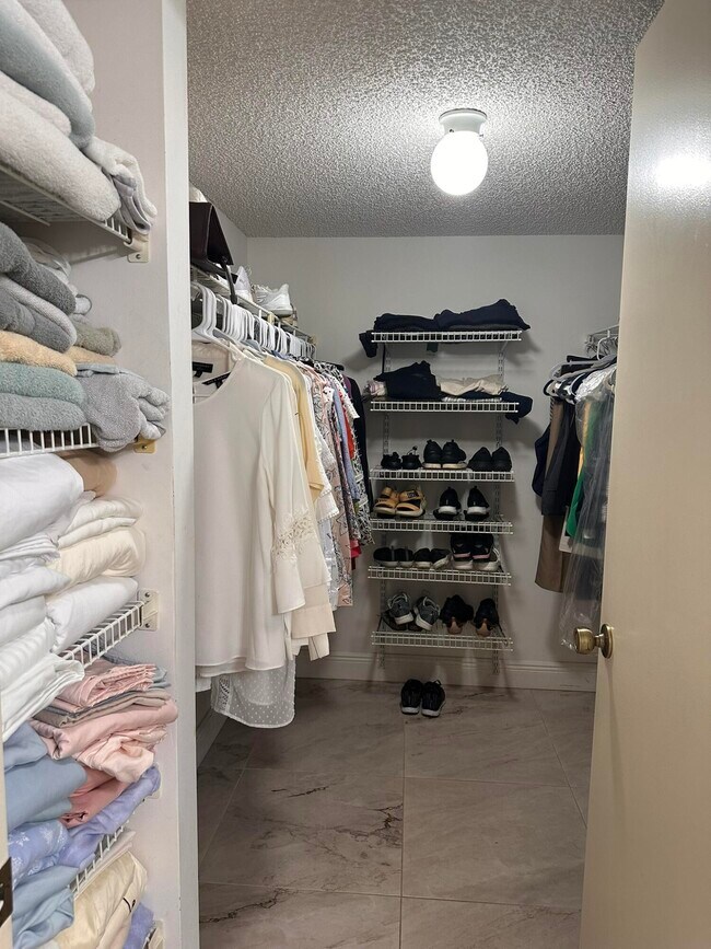 Building Photo - 6698 10th Ave N