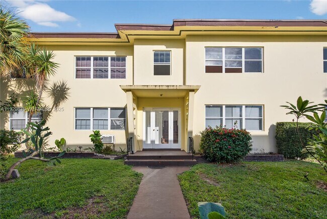 Building Photo - 160 S Shore Dr