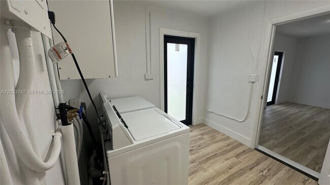 Building Photo - 5110 SW 106th Ave