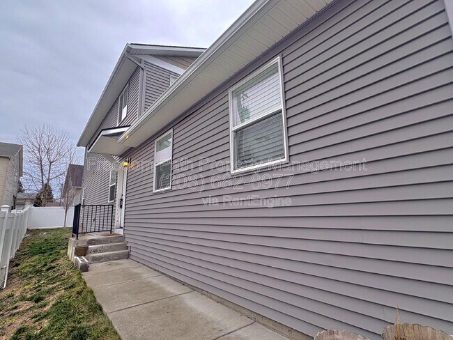 Building Photo - 1425 E Seleta Ln