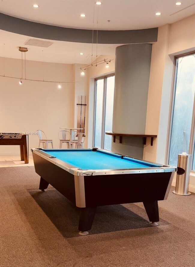 Building Photo - 4001 S Ocean Dr