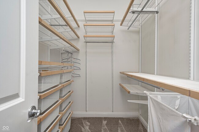 Building Photo - 350 N Meridian St