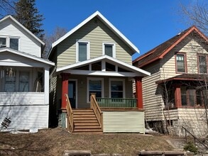 Building Photo - AVAILABLE JUNE - Beautifully Renovated 4 Bed 1 Bath in East Hillside