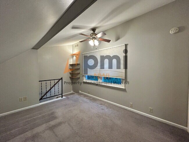 Building Photo - 703 Elm St