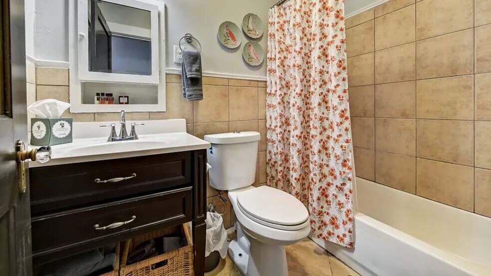 Building Photo - 800 Magnolia Ave