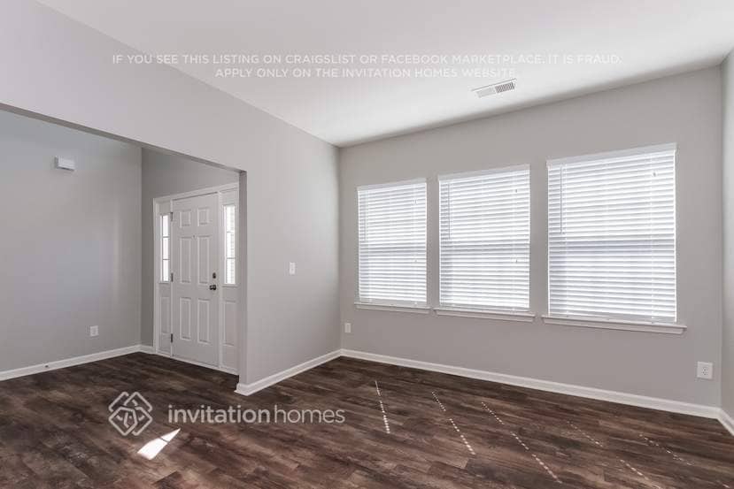 Building Photo - 12120 Palomar Dr