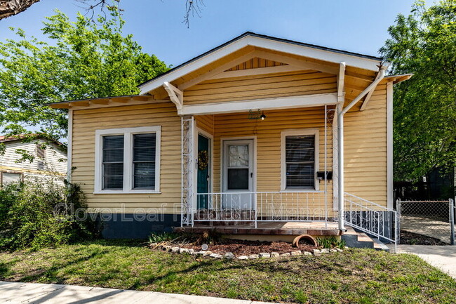 Primary Photo - 323 Barrera St