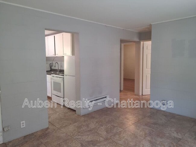 Building Photo - 713 Lupton Dr