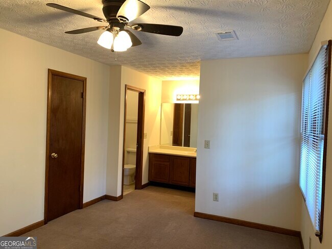 Building Photo - 1107 Booth Ct SW