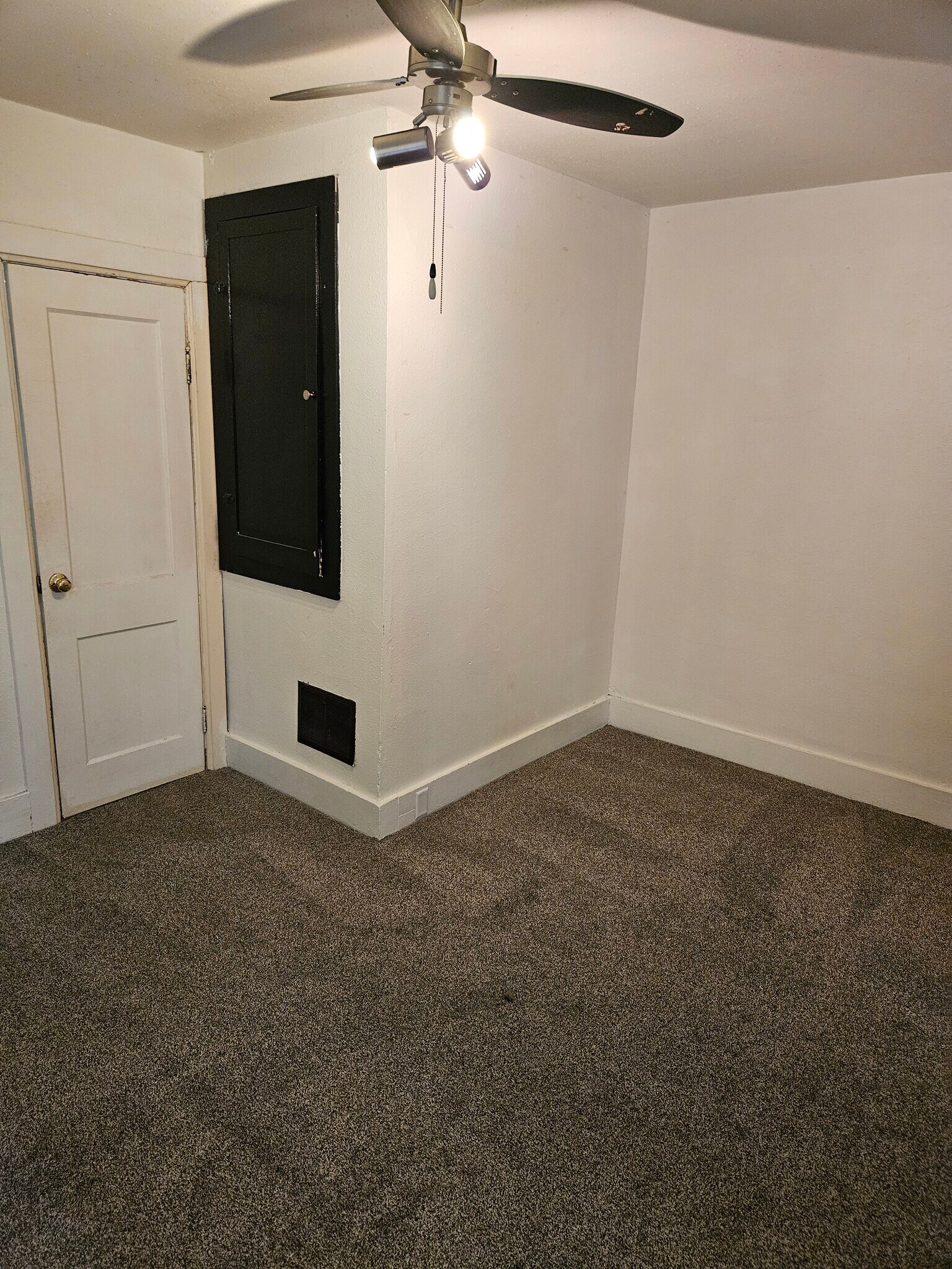 Building Photo - 1519 Avon St