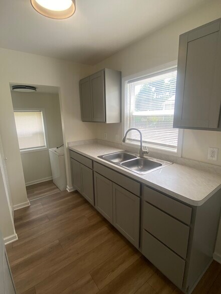 Building Photo - 291 Dakota St