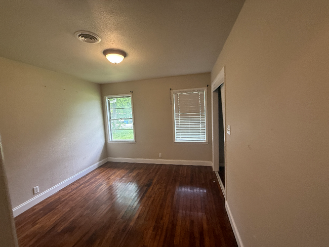 Building Photo - 801 Pecan St