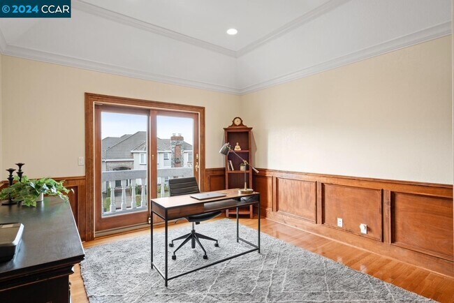 Building Photo - 3040 Stonegate Dr