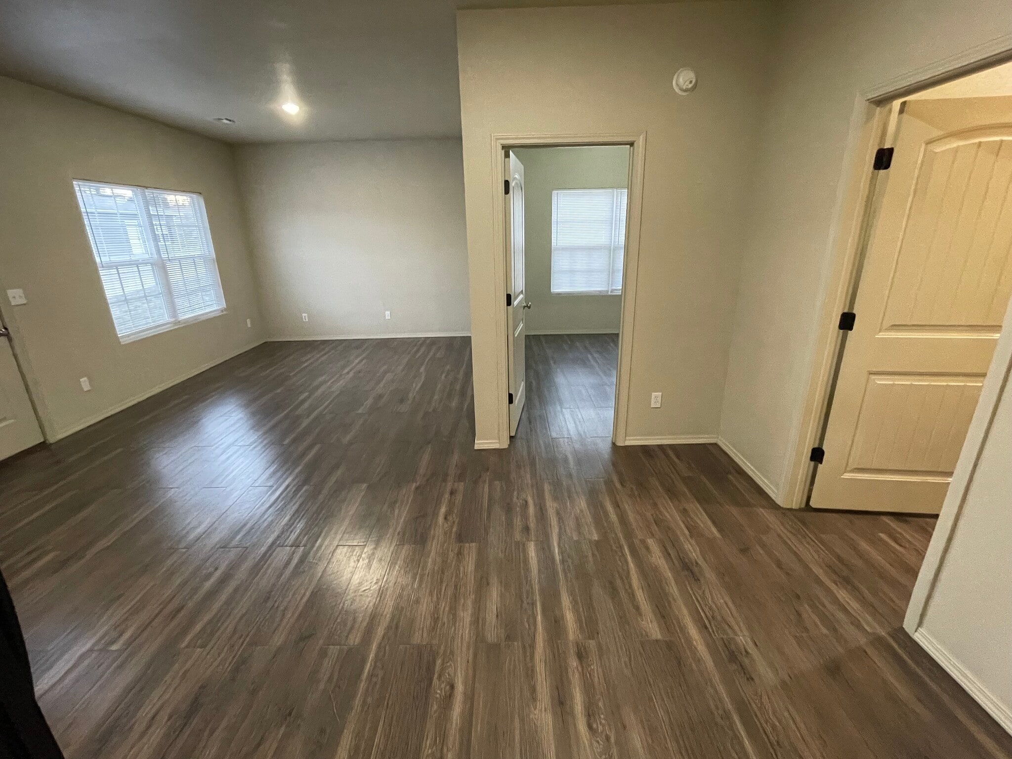 Building Photo - 3105 S Waterview Ln