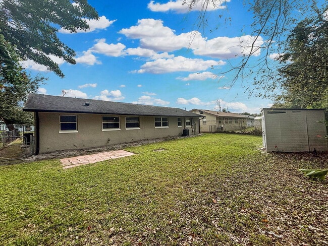 Building Photo - 122 Drew Ave