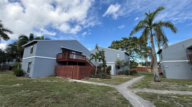 Primary Photo - 10 N Crossings Cir