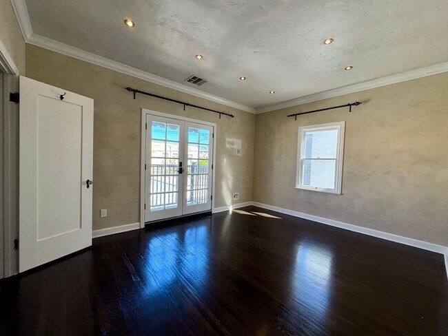 Building Photo - Gorgeous Remodeled Spanish 2+1.5 near the ...