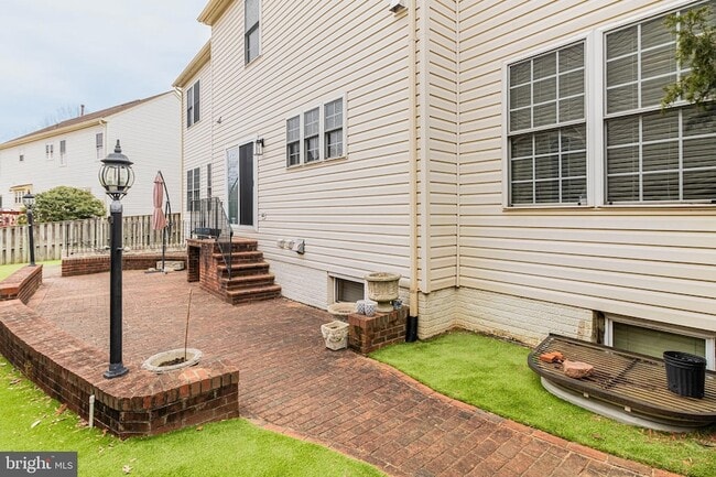 Building Photo - 6239 Willowfield Way