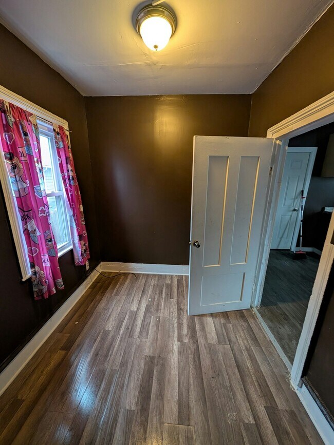 Building Photo - 1169 E 60th St