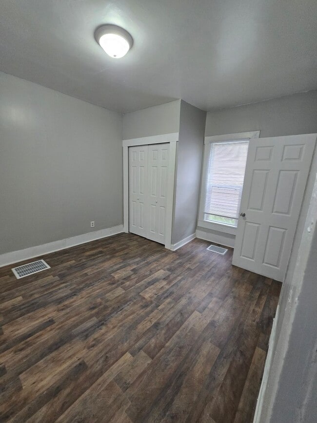 Primary Photo - 2207 S Walnut St