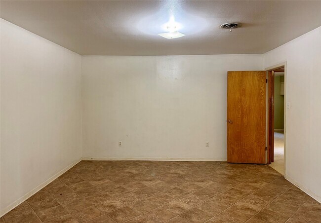 Building Photo - 1410 S Circle St