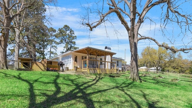 Building Photo - NOW AVAILABLE IN ARNAUDVILLE!