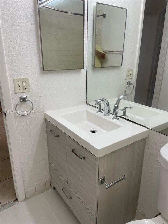 Building Photo - 10115 W Sunrise Blvd