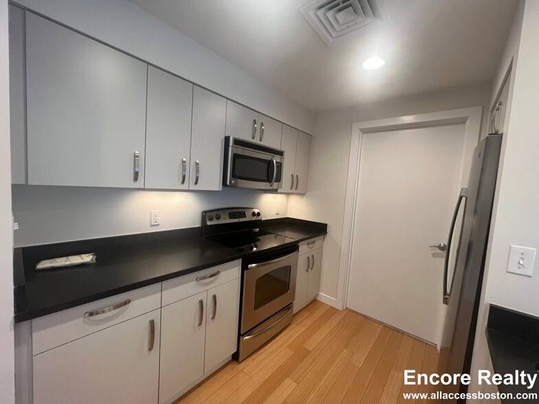 Building Photo - 601 Albany St