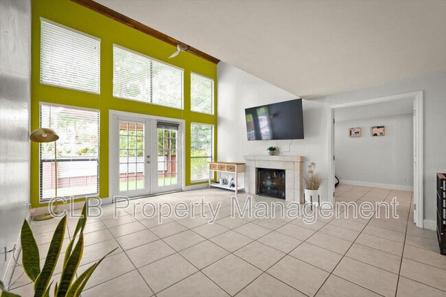 Primary Photo - 6 Tomahawk Trail