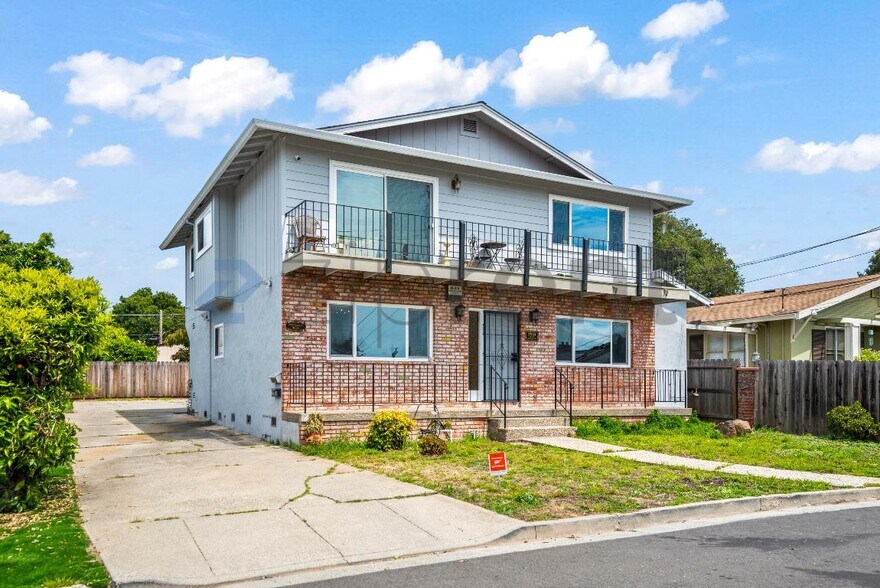 Building Photo - 22814 Kings Ct