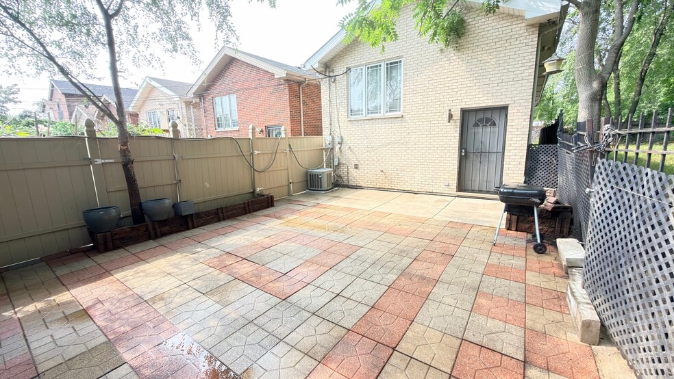 Patio has brick pavers. Private, secure, quiet neighborhood. - 419 W Root St