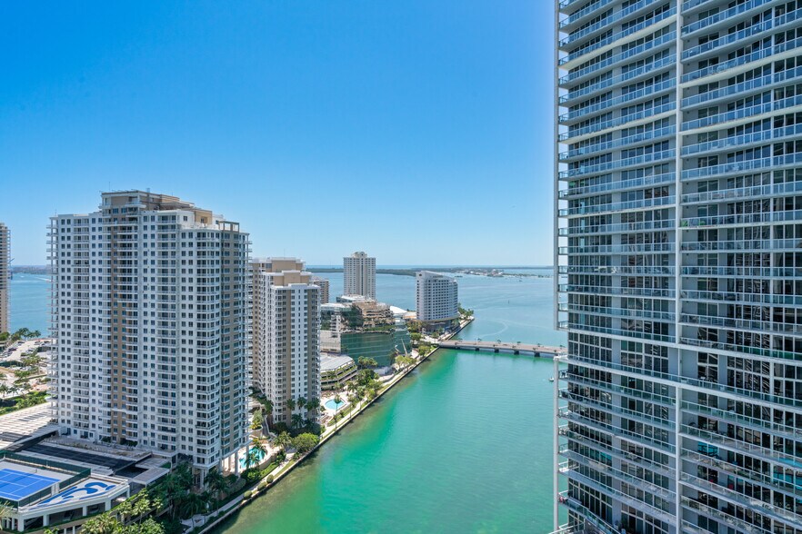 Building Photo - 475 Brickell Ave