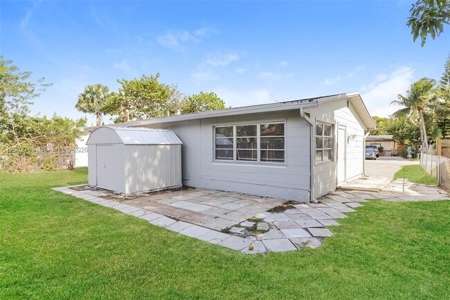 Building Photo - 1425 NE 29th St