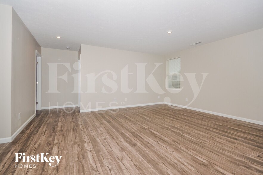 Building Photo - 13851 N Mardenis Dr W