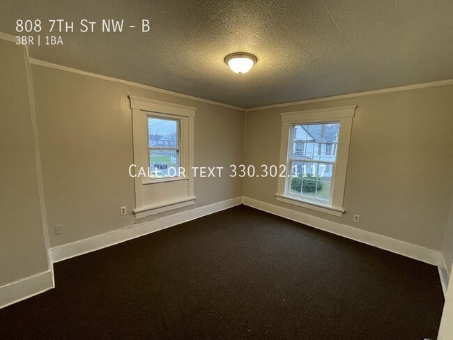 Building Photo - Three bedroom one bathroom second level ap...