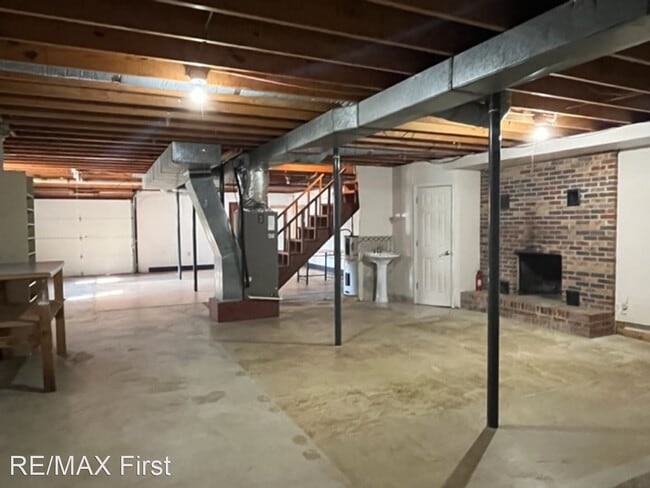 Building Photo - 3 br, 2.5 bath House - 3547 Peppermint Hil...